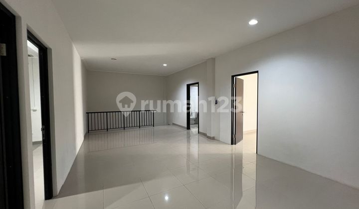 Tandem Two-Unit Three-Story Exclusive Shophouse Gading Soho Sedayu City Tandem Two-Unit Three-Story Exclusive Shophouse Gading Soho Sedayu City