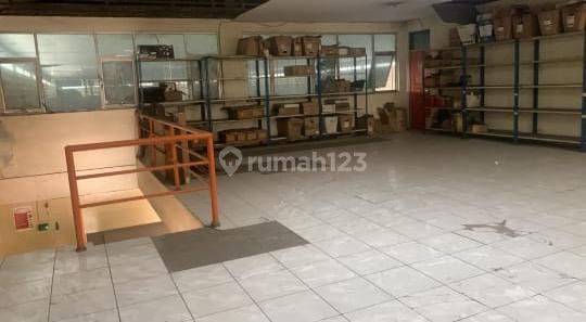 Gudang siap pakaidi Ciledug Raya Jakarta Selatan LT 1680 m 2