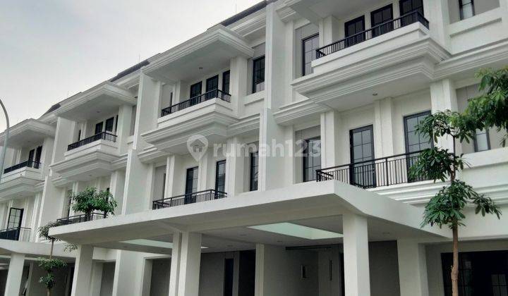 Jarang ada! Disewakan Rumah 3 Lantai Winona Alam Sutera hadap Taman, ada lift, AC 7 unit, lingkungan eksklusif, kondisi rumah baru 1