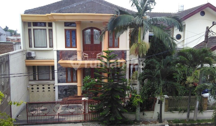 Luxury House on East Kurdi Street, Bandung City 1