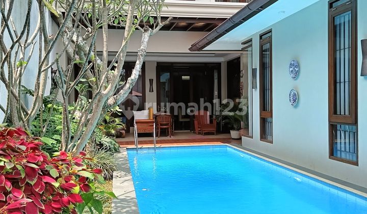 Rumah Mewah Kolam Renang Gegerkalong Di Bandung 