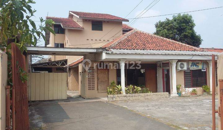 Dijual rumah tinggal dan rumah kost di Karawang Jl dr Taruno  1