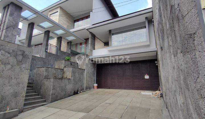 Rumah mewah minimalis modern di Setra sari kulon  1