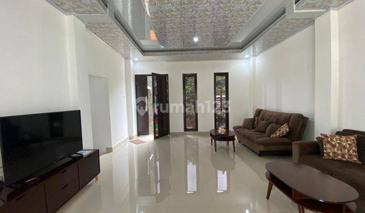 Villa Lux Asri Ada Kolam Renang di Lembang 1