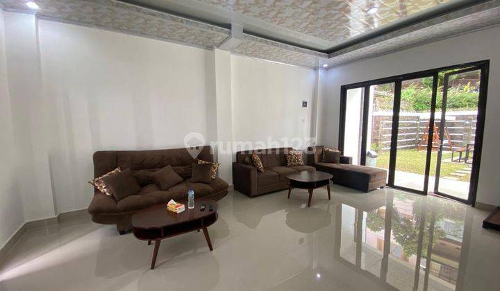 Villa Lux Asri Ada Kolam Renang di Lembang 2