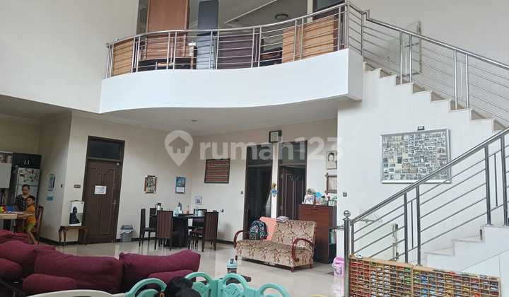 Luxurious Well-Maintained House for Sale in Setra Sirna, Bandung 2