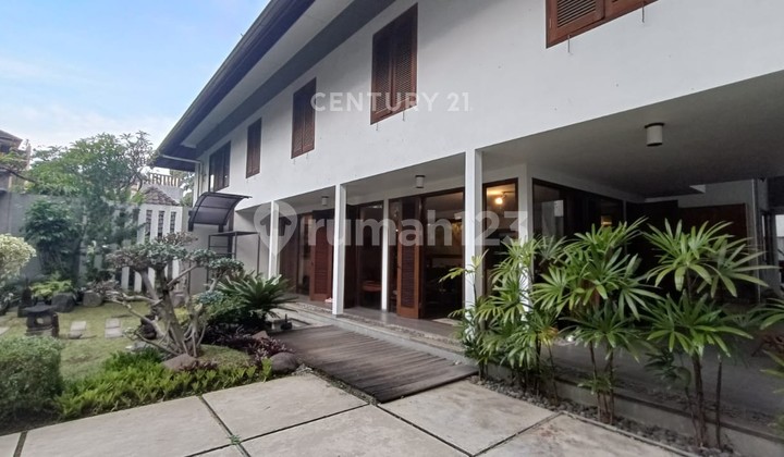 Rumah Bergaya Vintage di Sukamulya Bandung Rumah Bergaya Vintage di Sukamulya Bandung