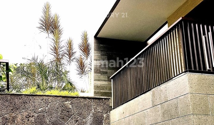 Rumah Mewah Siap Huni di Setraduta Bandung Rumah Mewah Siap Huni di Setraduta Bandung