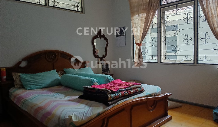 Rumah Di Cipedes Tengah Dengan Taman Luas Di Bandung Utara 2