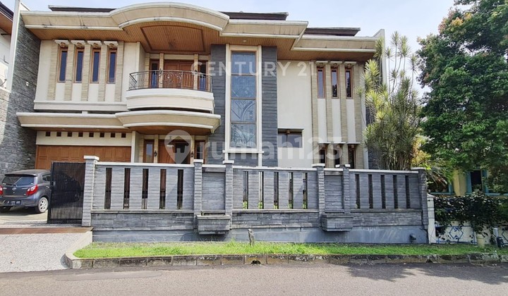 Rumah Lux Semi Furnished di Setraduta Bandung Rumah Lux Semi Furnished di Setraduta Bandung