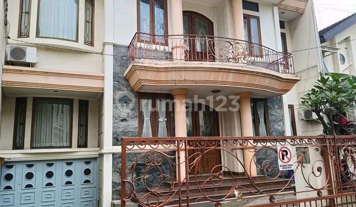 Luxury House on East Kurdi Street, Bandung City 2