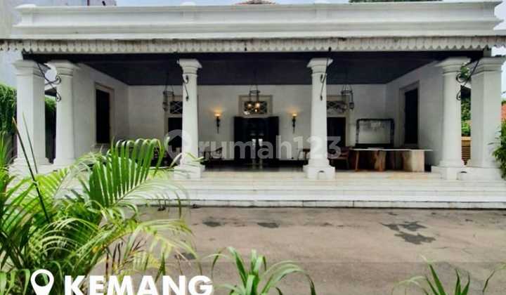 Well-Maintained Old House Built in 1922, Perfect for a Restaurant in Kemang Area