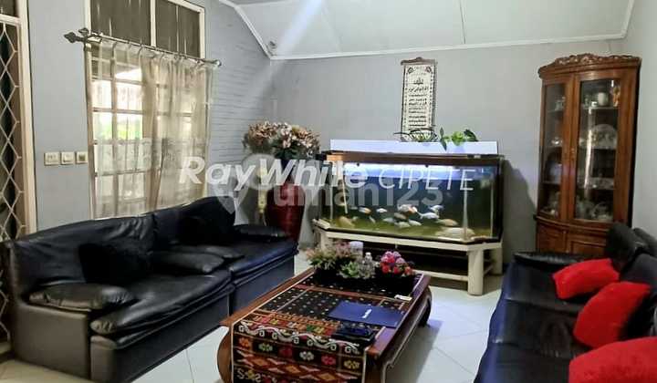 Rumah Lama Terawat Di Taman Rempoa Indah 2