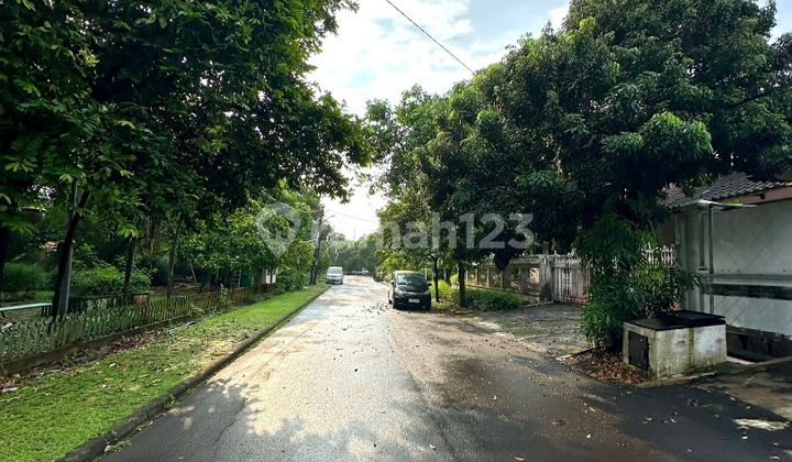 For Sale | Harg Dibawah NJOP!!! Rumah Lama Hook 2 Lantai Hitung Tanah di Bintaro Sektor 1 Jakarta Selatan