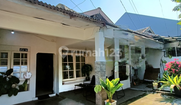 For Sale Well-Maintained Old House in Bintaro Area, South Tangerang