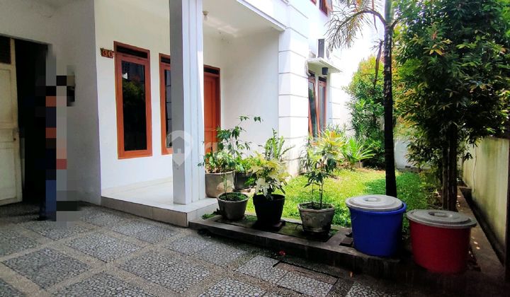 Beautiful Asri House Ready to Live In, in the Center of the City, Twin Road 2