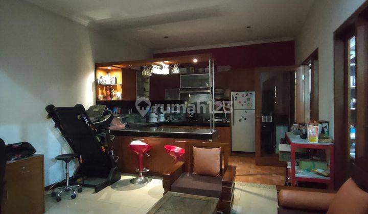 Rumah 2 lantai di tengah kota dalam komplek 2