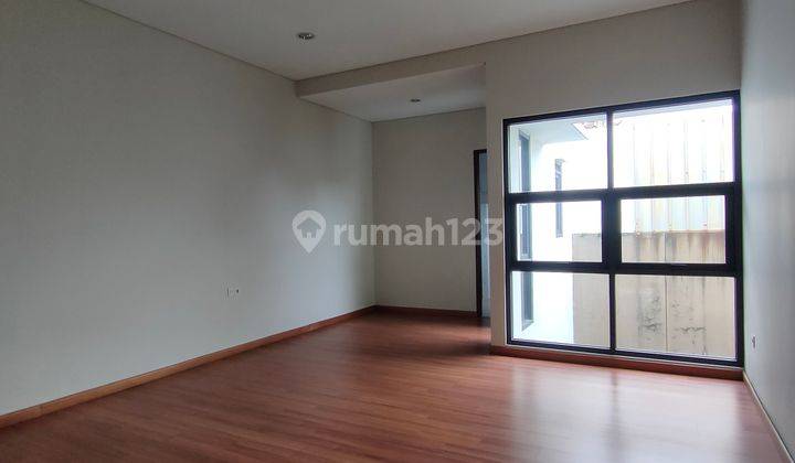 Rumah Baru Modern Lux 2 Lantai Lokasi Di Tengah Kota 2