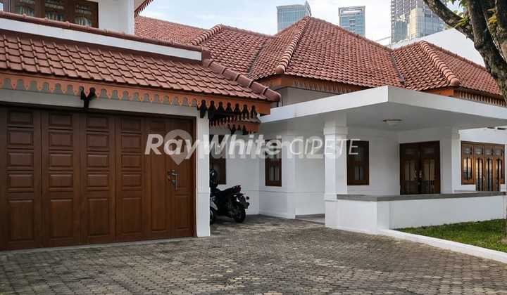 Dijual Rumah Mewah2 Lantai Fully Furnished di Prime Area Menteng Jakarta Pusat