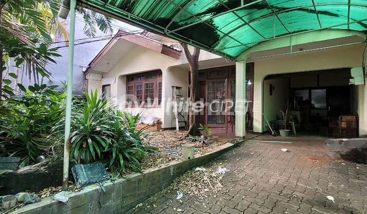 Dijual Rumah Tua Hitung Tanah Dibawah NJOP di Lokasi Prime Pondok Indah Jakarta Selatan