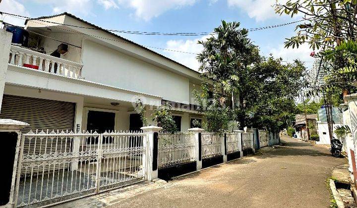 Rumah Siap Huni Di Kemang. Akses Jalan Lebar. Dekat Kemang Raya 1