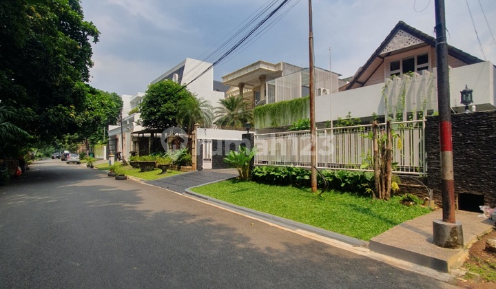 Artistic House in a Quiet and Comfortable Environment in Pondok Indah 2