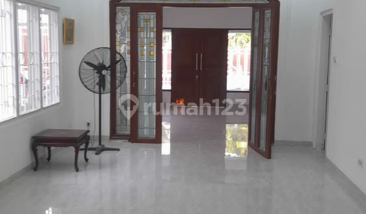 Menteng - Cikini, Rumah 2 LT Siap Huni, Baru Renovasi, Akses Bagus di Area Premium 2