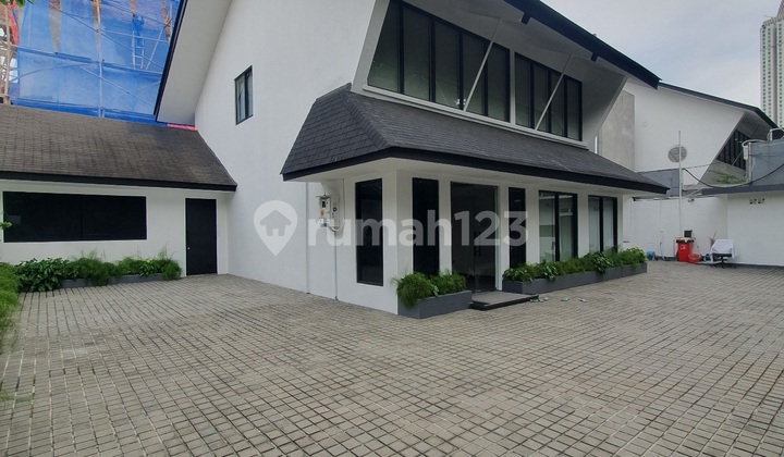 Rumah/ruang Usaha 2 Lt Di Area Kebayoran Baru. Dekat Senayan Dan Sudirman