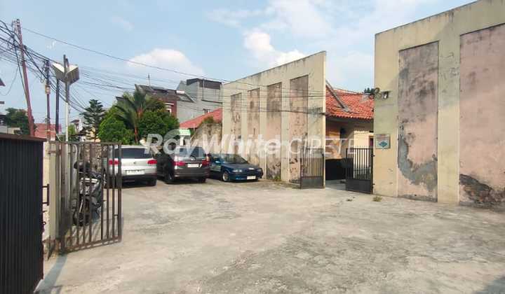 Cheap 16-Door Rental House in Cinere 2