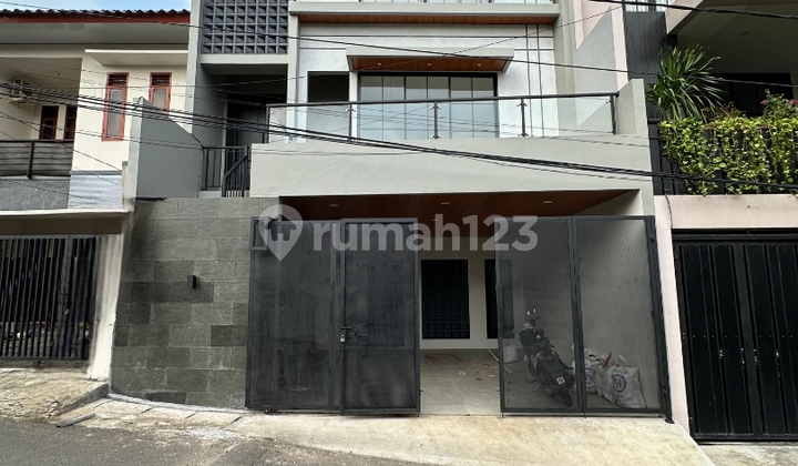 Brandnew Modern Minimalis House 3 Lt di Cilandak