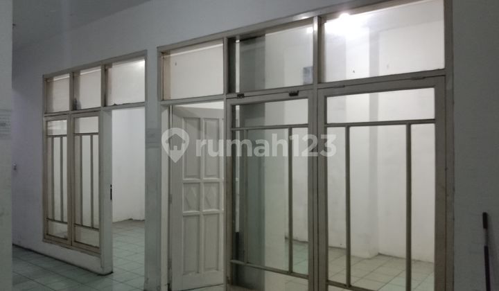 For Rent, Strategically Located Shop House in Diketapang For Rent, Strategically Located Shop House in Diketapang