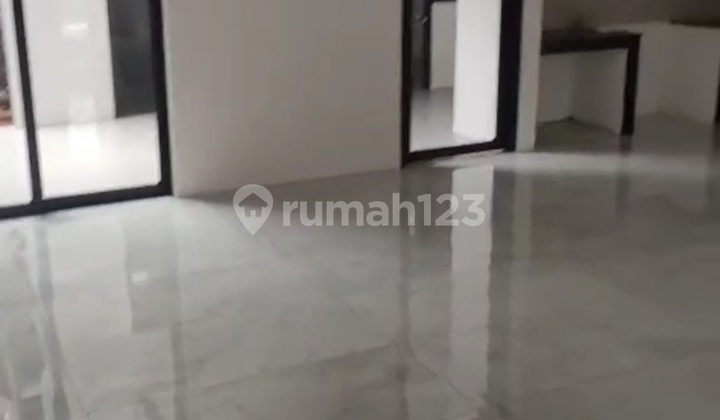 Two-Story House Fully Renovated Strategic Location Two-Story House Fully Renovated Strategic Location