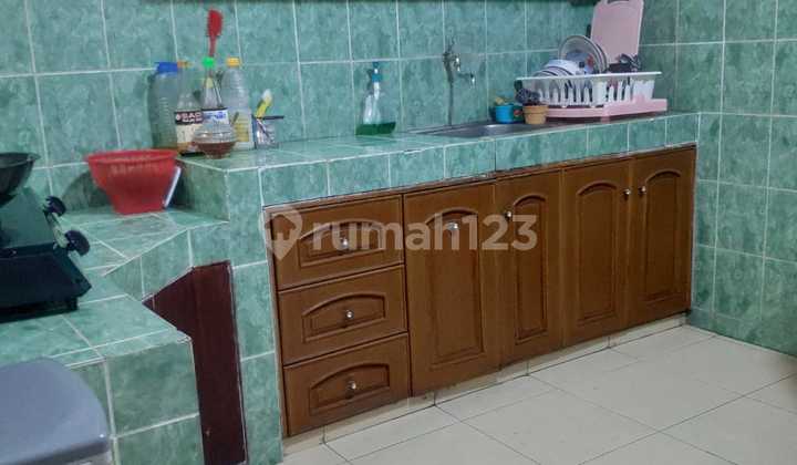 Middle of Town House Suitable for Business and Residence 2