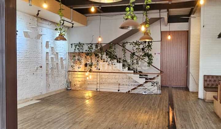 Sewa Rumah Ex Cafe Lokasi Strategis Jl. Gandapura, Bandung Sewa Rumah Ex Cafe Lokasi Strategis Jl. Gandapura, Bandung