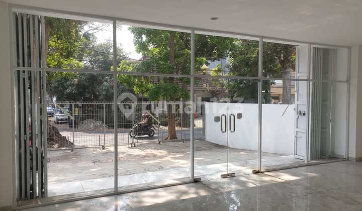 Rent New and Luxurious Shop House on Gandapura Street, Riau Wing, Bandung 2