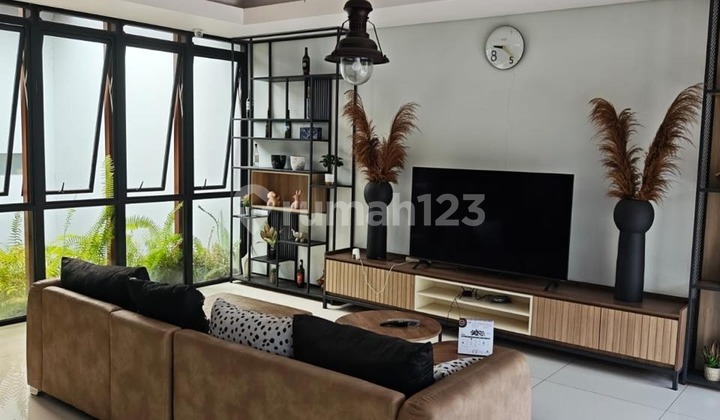  Rumah Bagus Modern Full furnish di Babakan Jeruk 