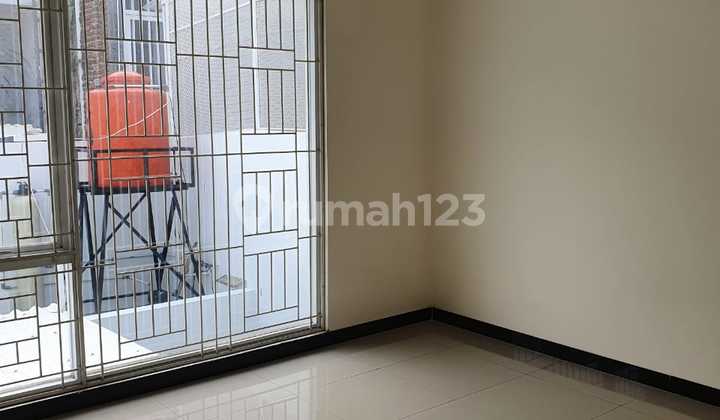 Sewa Rumah 2 Lantai Siap Huni Pinewood TKI 5, Bandung Sewa Rumah 2 Lantai Siap Huni Pinewood TKI 5, Bandung