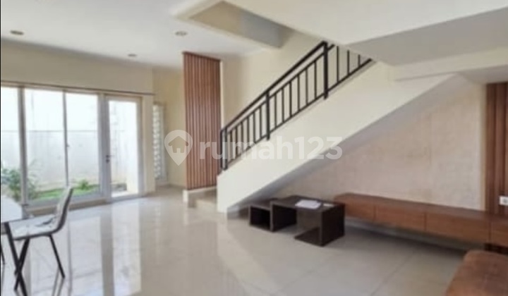 For Rent 2-Story House In Summarecon Cluster Amanda Furnished