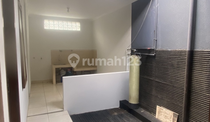 Disewakan Semi Furnish Murah Rumah di Batununggal Mulia 2