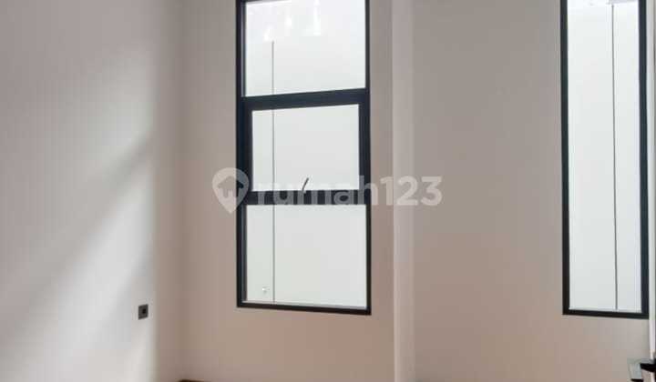 Dijual Rumah Baru Bagus Komplek Singgasana  2