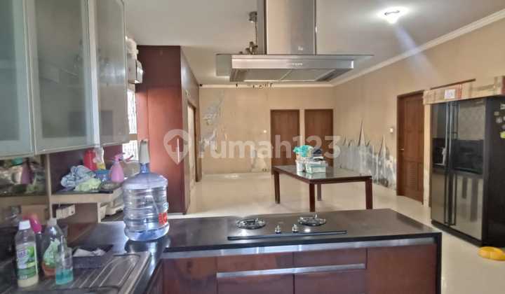 Strategic Commercial Building for Sale on Jendral Ahmad Yani Street 2