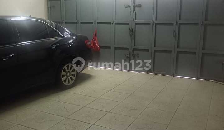 Strategic 2-Storey House in Batununggal Indah Complex 2