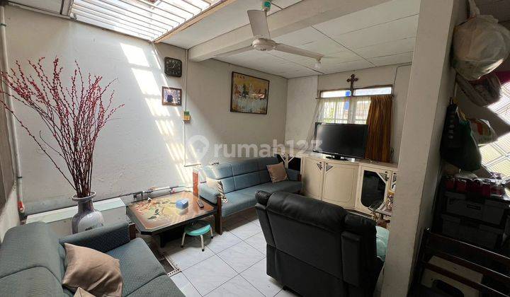 ruang keluarga dijual rumah siap huni komplek