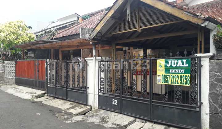 Jual Rumah Strategis Dekat Universitas di Sayap Surapati