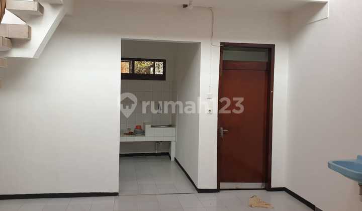 Nice House Ready to Live In, Strategic Central City Location in Kembar 2