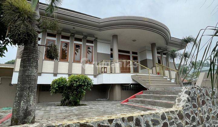 Rumah Villa Lembang Dekat Peribadatan Karmel  2