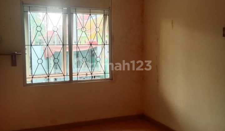 Dijual Rumah di Jl Komplek Alam Raya 6X15m² 4Br Semi Furnished