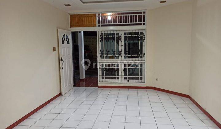 Dijual Rumah 1,5 Lantai Tomang HGB 165m² 5BR Semi Furnished  1