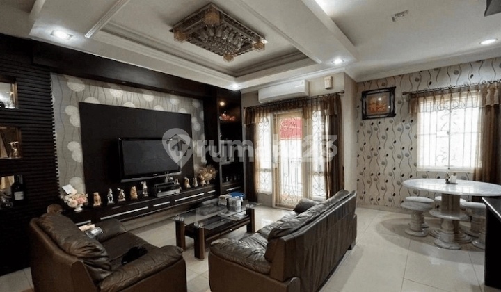 Dijual Apartemen The Royal Springhill Residence 200M² 4Br