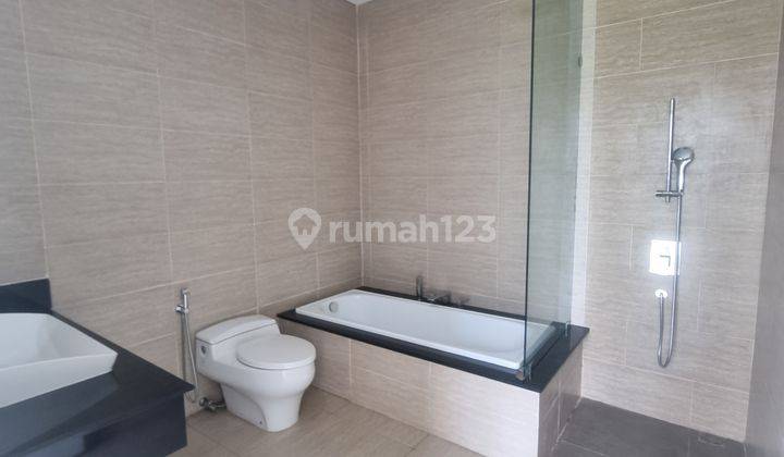 Dijual Rumah di Kemayoran Cluster Bougenvile 423m² 4+1BR 2